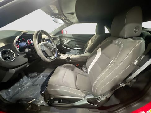Used 2021 Chevrolet Camaro LT w/ Technology Package image 15