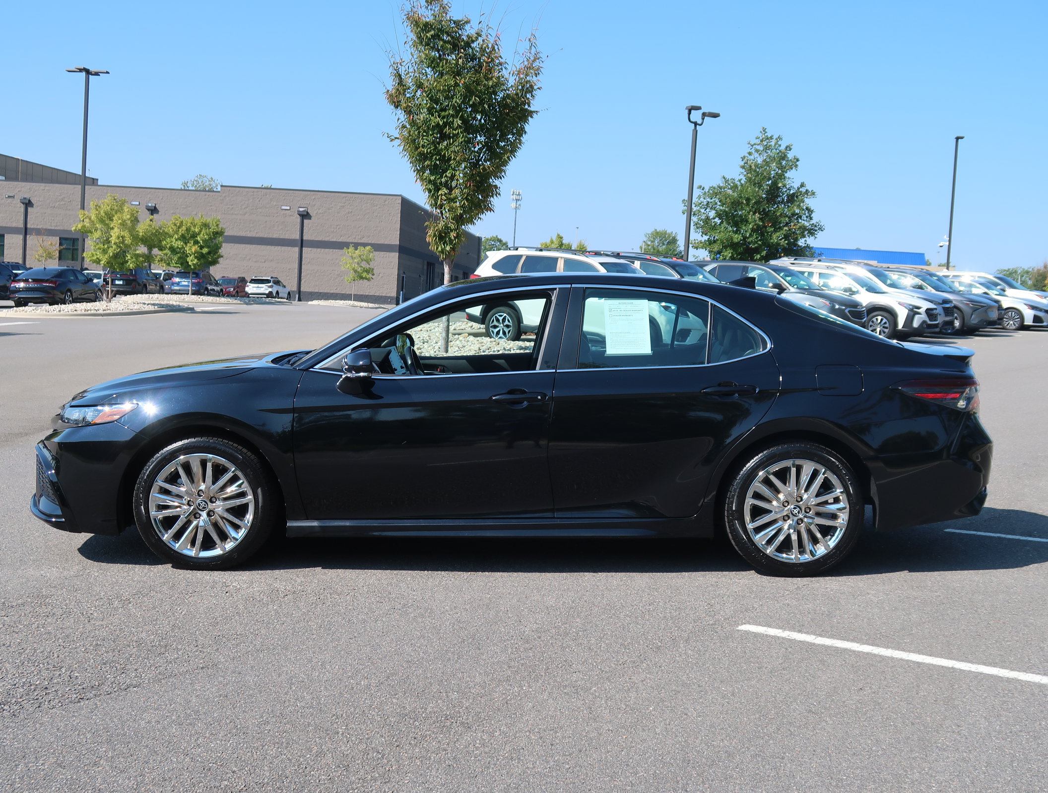 Used 2024 Toyota Camry SE w/ Convenience Package FWD image 5