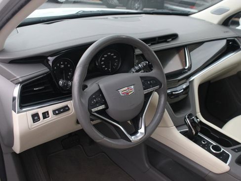 Used 2020 Cadillac XT6 Premium Luxury image 16