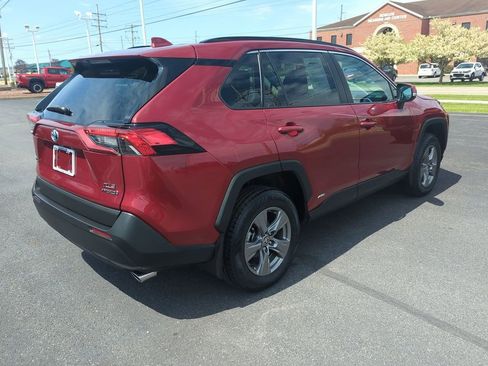 Used 2024 Toyota RAV4 XLE w/ Convenience Package image 8