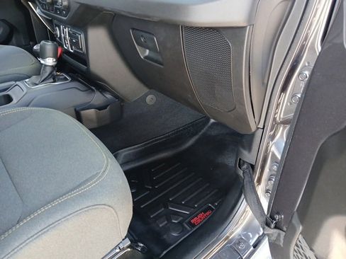 Used 2025 Jeep Gladiator Sport image 46