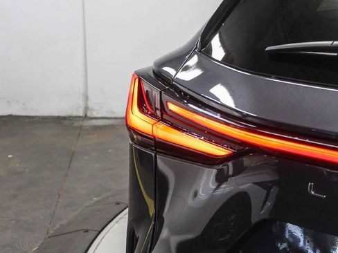 Used 2025 Lexus NX 250 FWD w/ Accessory Package (2T) image 9