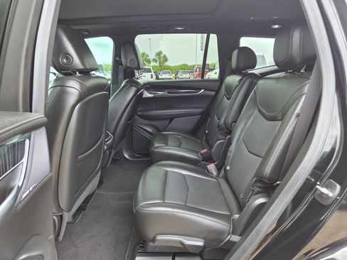 Used 2023 Cadillac XT6 Premium Luxury w/ Technology Package FWD image 17