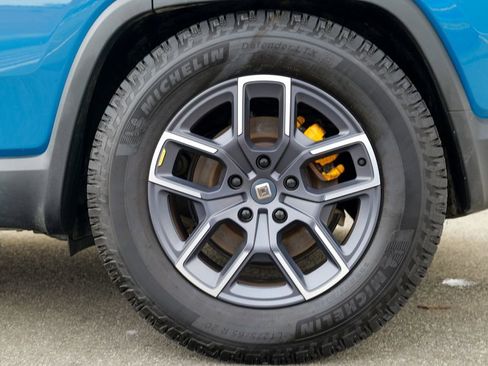 Used 2024 Rivian R1S Adventure image 11