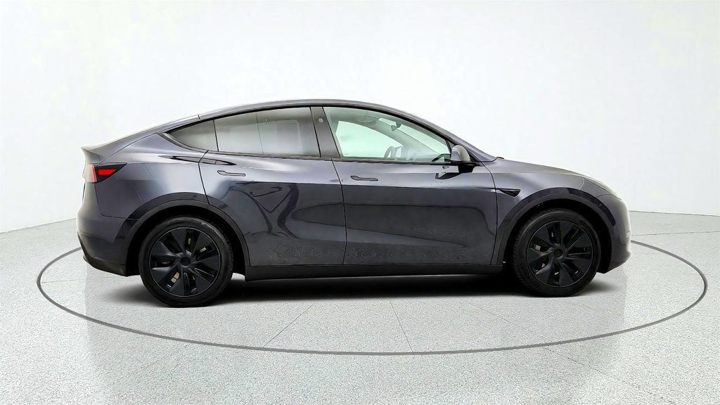 Used 2025 Tesla Model Y Long Range RWD image 4