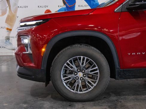 Used 2025 Chevrolet Traverse LT image 16