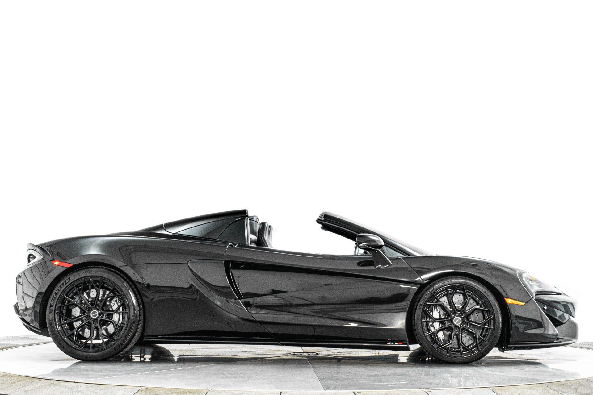 Used 2020 McLaren 570S Spider RWD image 44