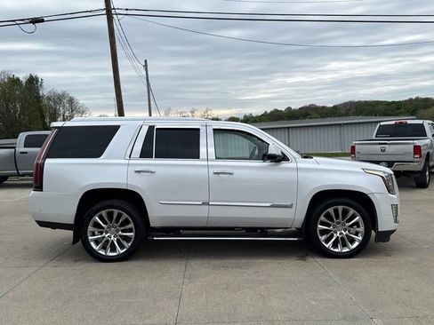 Used 2019 Cadillac Escalade Premium Luxury AWD/4WD image 22