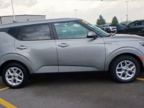 Certified 2025 Kia Soul LX w/ LX Technology Package FWD image 4