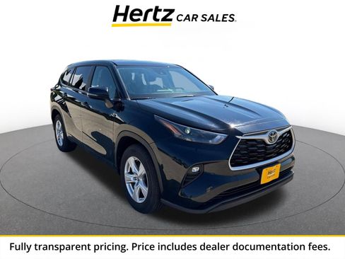 Used 2025 Toyota Highlander LE FWD image 1