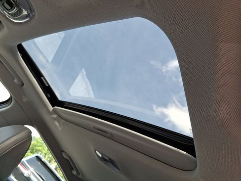 Used 2023 Hyundai Elantra Limited image 13