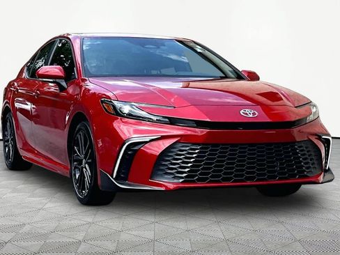 Used 2026 Toyota Camry SE w/ Convenience Package FWD image 3