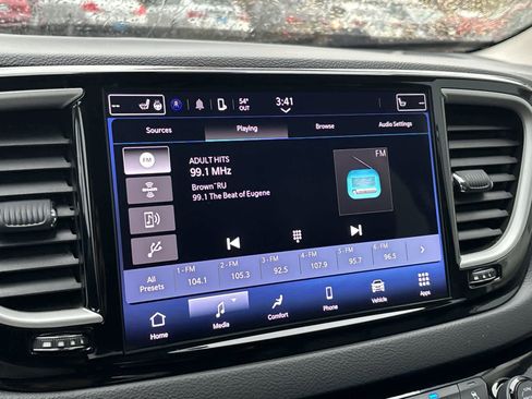 Certified 2024 Chrysler Pacifica Touring-L image 19