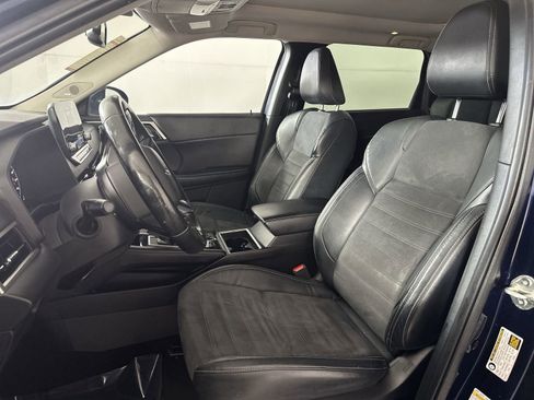 Used 2022 Mitsubishi Outlander SE image 15