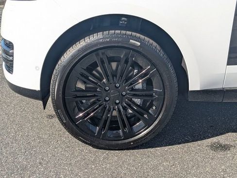 New 2026 Land Rover Range Rover Long Wheelbase SE image 10