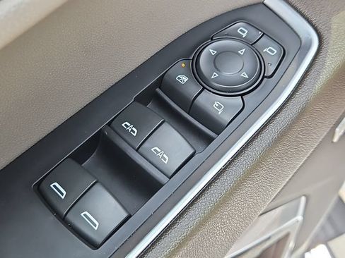 Used 2022 GMC Sierra 1500 SLT AWD/4WD image 18