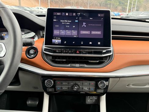 Used 2024 Jeep Compass Limited image 20