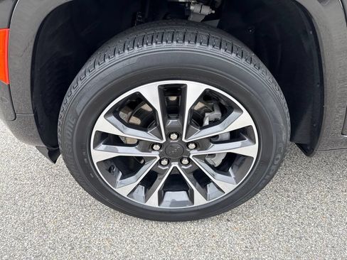 Certified 2022 Jeep Grand Cherokee L Overland AWD/4WD image 9