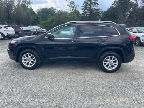 Used 2017 Jeep Cherokee Latitude AWD/4WD image 8