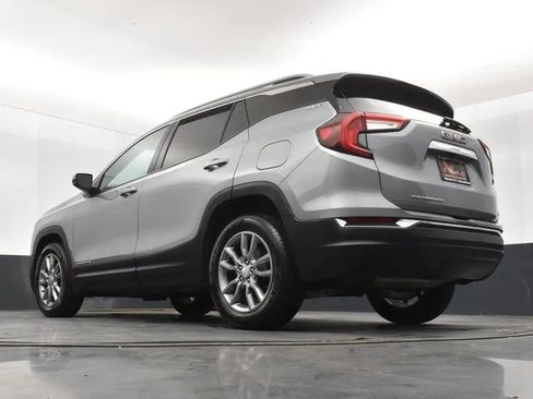 Used 2024 GMC Terrain SLT image 12