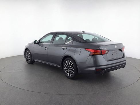 Used 2024 Nissan Altima 2.5 SV image 6