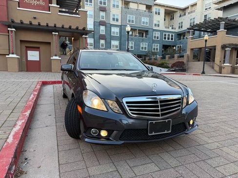 Used 2010 Mercedes-Benz E 550 Sedan image 14