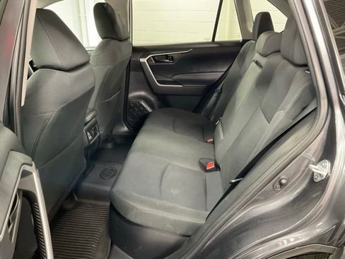 Used 2021 Toyota RAV4 LE image 12