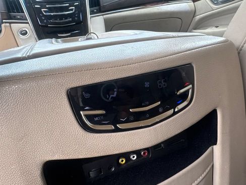 Used 2016 Cadillac Escalade Premium AWD/4WD image 18