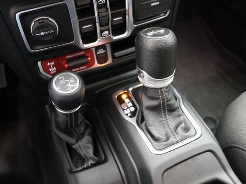 Used 2024 Jeep Wrangler Unlimited AWD/4WD image 24