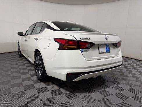Used 2025 Nissan Altima 2.5 SV FWD image 2