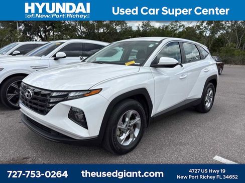 Used 2023 Hyundai Tucson SE image 1