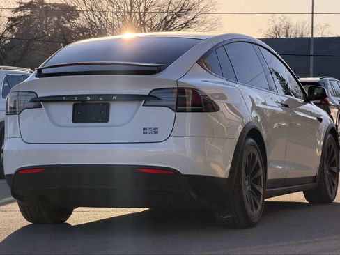 Used 2023 Tesla Model X Plaid image 9