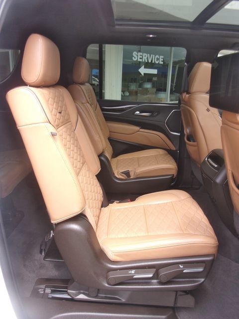 Used 2023 Cadillac Escalade ESV Premium Luxury w/ Performance Package AWD/4WD image 38