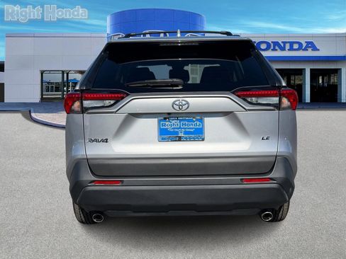 Used 2021 Toyota RAV4 LE w/ Carpet Mat Package (TMS) image 6