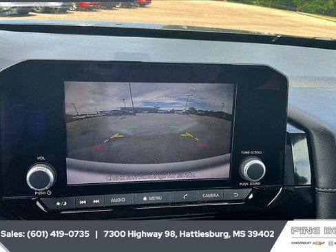 Used 2025 Nissan Pathfinder SV image 15