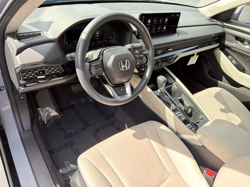 Used 2025 Honda Accord Touring image 2