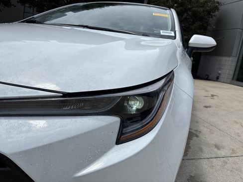 Used 2025 Toyota Corolla LE FWD image 11