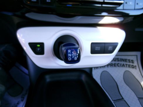 Used 2016 Toyota Prius Two image 11