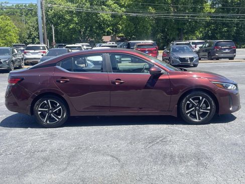 Used 2024 Nissan Sentra SV FWD image 2
