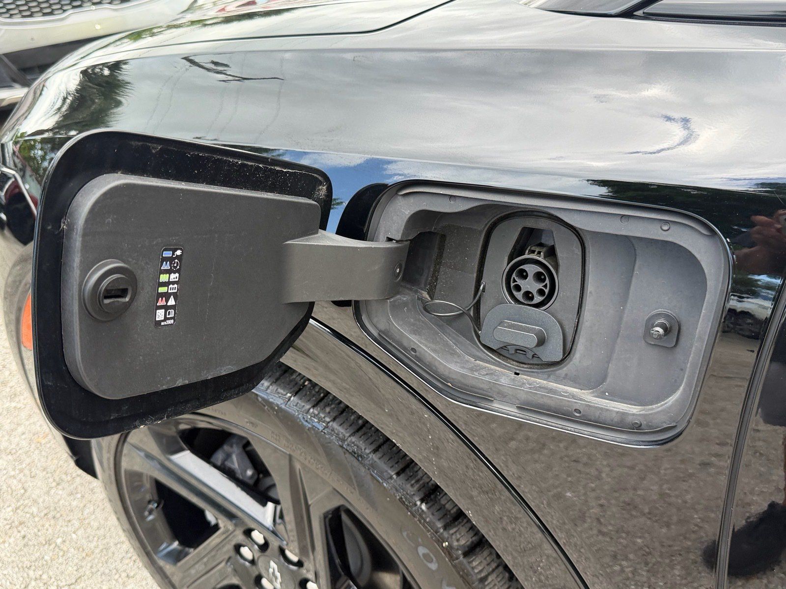 Used 2024 Chevrolet Equinox EV RS FWD image 21