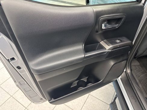 Used 2021 Toyota Tacoma TRD Sport image 14