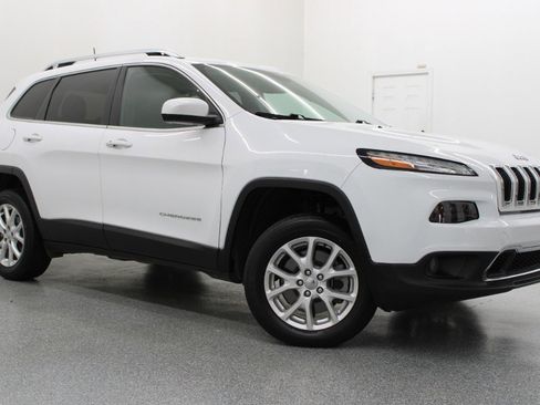 Used 2018 Jeep Cherokee Latitude Plus FWD image 1