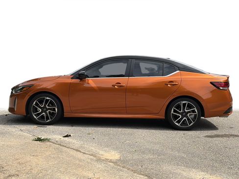 Used 2024 Nissan Sentra SR w/ SR Premium Package FWD image 23