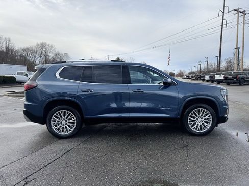 Used 2024 GMC Acadia Denali image 8