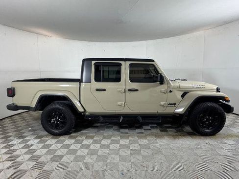 Used 2022 Jeep Gladiator Sport AWD/4WD image 2