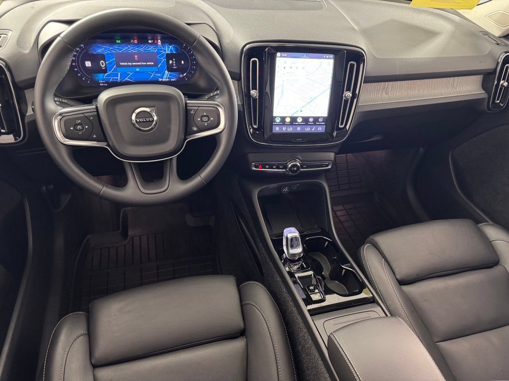 Certified 2026 Volvo XC40 B5 Plus AWD/4WD image 15