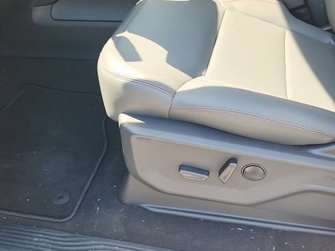 New 2025 Ford Expedition Active image 16