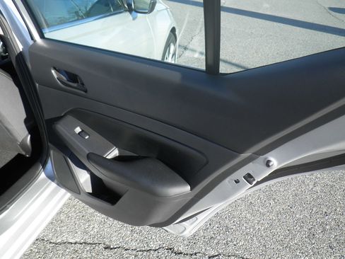 Used 2024 Nissan Altima 2.5 S image 23