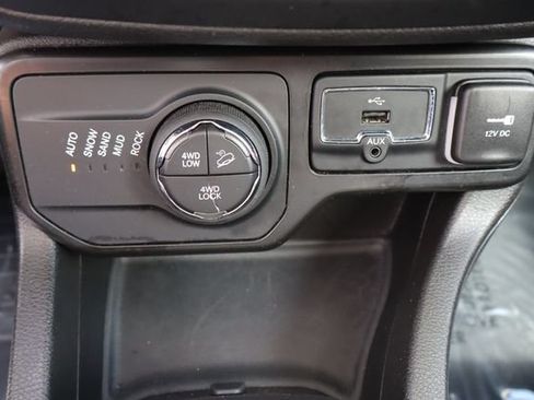Used 2023 Jeep Renegade Trailhawk AWD/4WD image 33