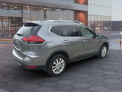 Used 2017 Nissan Rogue SV AWD/4WD image 12